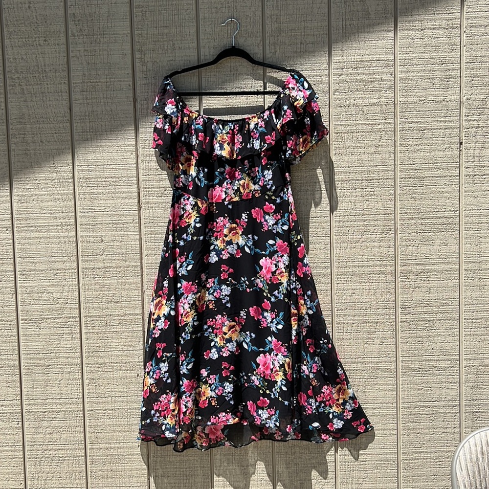 Express.Off the shoulders Black Floral MIDI  dress Fit and Flare